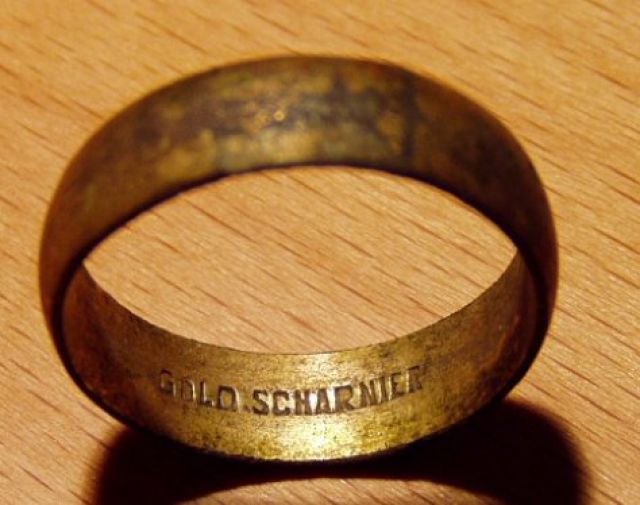 Бронзовое кольцо история обычной семьи глава 50. Кольцо 40/000 Charnier*hl24. Кольцо Astron Charnier 1910 года. Gold Charnier кольцо. Charnier клеймо на кольце.