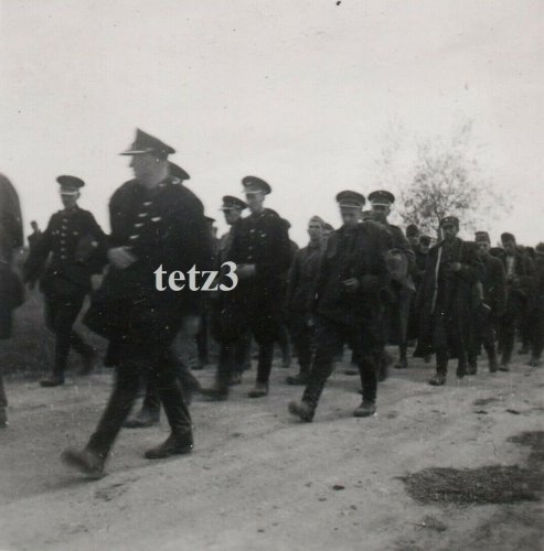Polen 1939 b. Jaroslau Polnische Gefangene Soldaten Eisenbahner POW.jpg