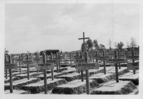 Infanterie Regiment IR 212. Friedhof Gräber Russland Ostfront '41.jpg