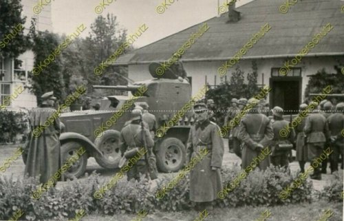 Gebirgs-Nachrichten-Abteilung 67, russ. Panzerspähwagen in Komarno.jpg