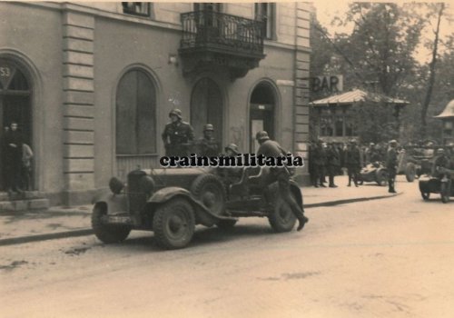 Einmarsch 1.Pz.Div. Kübelwagen Wanderer W11 in WARSCHAU Polen 1939.jpg