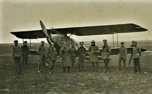 Halberstadt CL-II 03.05.1919 r. pod śmigłem sierż.pil. Antoni Bartkowiak w haubie ppor.pil. Józef Mańczak dca 14.EW.png