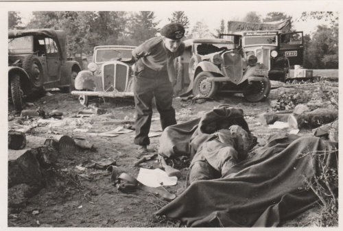 Polenfeldzug, Nach dem Panzerangriff der 4.PD, Autos.jpg