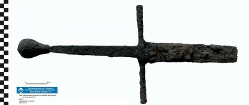 z24657302V,Sredniowieczny-miecz-odkryty-przez-archeologa-Robe.jpg
