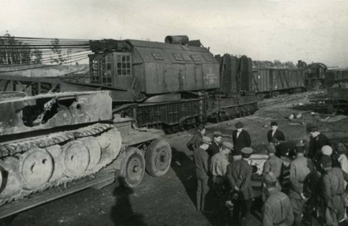 Tiger I na poligonie w Rosji zlomowany 1948.jpg