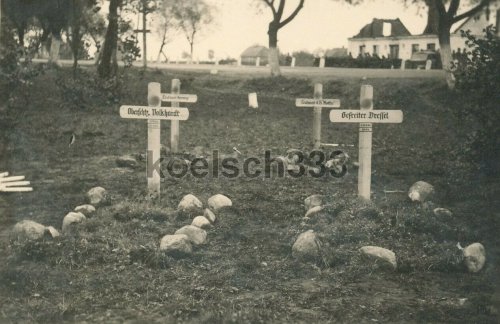 Soldaten Gräber der Wehrmacht am Straßenrand in Siemiatycze Polen 1939.jpg