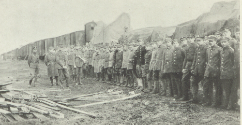 1920 powrot eskadry z frontu.png