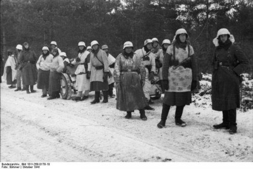 112321973_Bundesarchiv_Bild_101I-268-0178-10_Russland_Soldaten_am_Straenrand.thumb.jpg.60a13425013a5c3717d3319a73f62eb9.jpg.c343b94427832b041f62282dfec3df5d.jpg