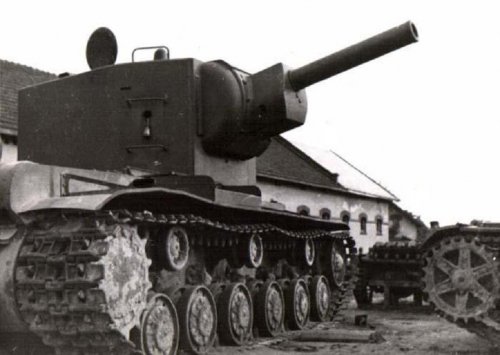 tank kw2 ul bilohorska.jpg