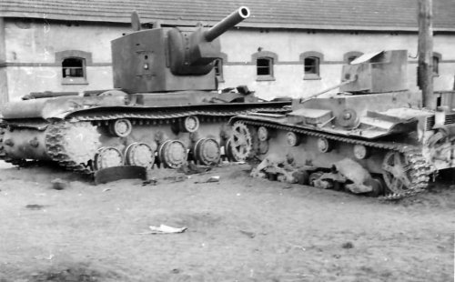 KV2_tank_1941_operation_barbarossa.thumb.jpg.7846e5ee4a2995cecce803244fc1d535.jpg