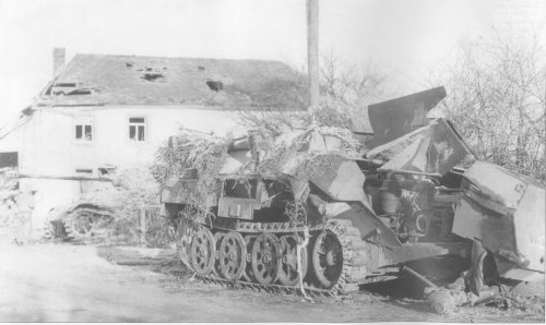 SdKfz 251-17 rozbity.jpg