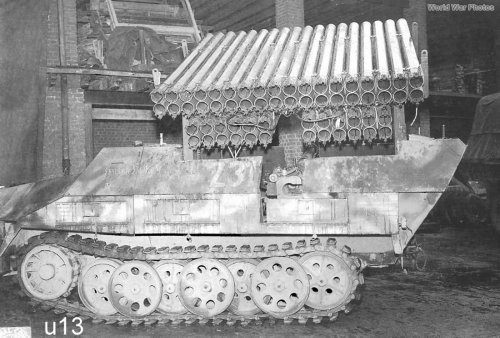 13 SdKfz_251_Ausf_D_with_calliope_rocket_launcher.jpg