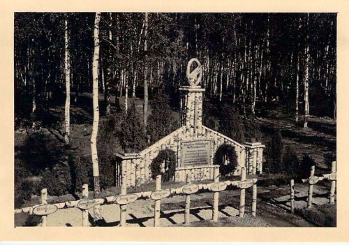 Heldenfriedhof Anissowo-Goroditsche Gedenktafel aus Birkenh_3.jpg