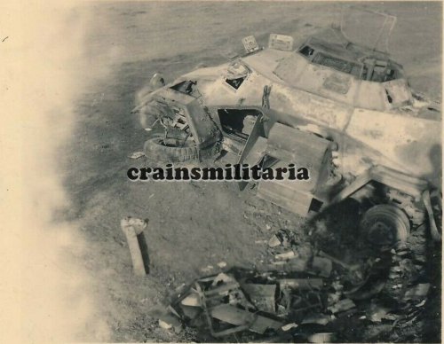 zerstörte SdKfz 222 Panzerspähwagen Panzer b. SANOK San Polen 1939.jpg