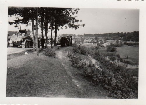 1939 Polen WH 13.Div. Inf.Rgt.66 SPW in Opoczno Lodz an zerstörte Brücke.jpg