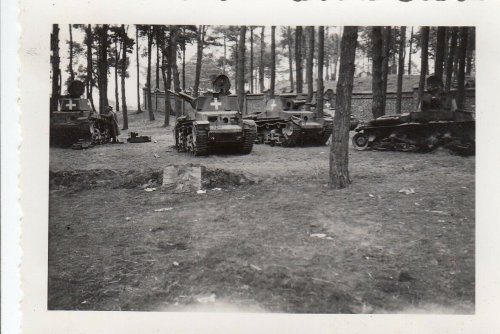 1939 Polen WH Inf.Rgt.66 an WH Panzer Skoda Panzer 38 t Feld-Werkstatt.jpg
