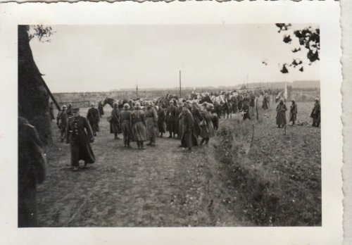 22.9.1939 Polen WH Inf.Rgt.66 polnische Soldaten Gefangen-Sammellager in Lublin.jpg