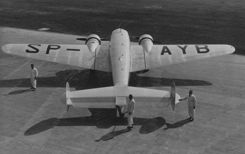 Lockheed L-10 Electra SP-AYB.png