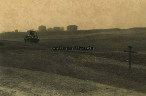8-Rad Funk Panzerspähwagen SdKfz m. Grab vor LOMZA Polen 1939.jpg