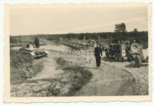 Panzerjäger Abt. 53 Polenfeldzug 1939 Panzer 5. Pz. Div. Brücke LKW Protzen.jpg