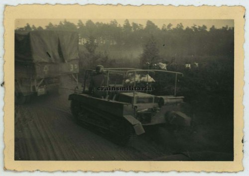 Lkw des Inf.Rgt.92 schleppt polnische Beute Tankette vor Lomza, Polen, September 1939.jpg