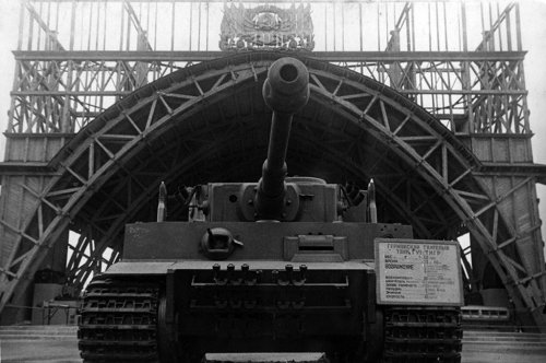 Tiger I zdobyty pod Leningradem.jpg