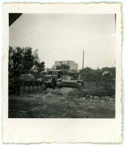 zerstörte deutsche Panzer bei Warschau, Polen, 1939.jpg