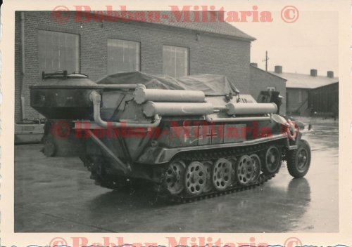 Schützenpanzerwagen SdKfz. 251 mit Holzvergaser Panzerfahrschulwanne Hammer_1.jpg