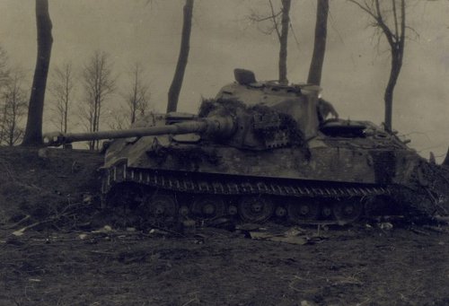 Tiger II zniszczony.jpg