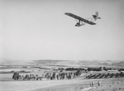 1947.-Wrona-Glider-over-Jezreel-Valley-near-Afula-Israel-Aero-Club.-IGPO-K1039.-MGGoldman-Colln.thumb.jpg.feded9aaf844059ab726b2346e130e80.jpg