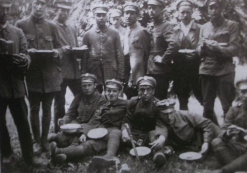 1920 ochotnicy w cytadeli.JPG