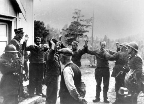 German prisoners supervised by Polish soldiers and one Norwegian officer..jpg
