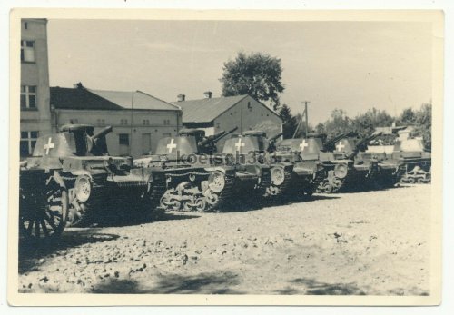 Wehrmacht CKD Praga Panzer 35(t) Tanks in Petrikau Polen 1939 Polenfeldzug.jpg
