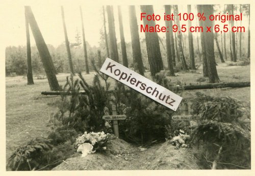 Polen , 5. Panzer Rgt. 36 , 4 PD , Grab Oblt. Buchweitz in Wygoda Radomsko.jpg