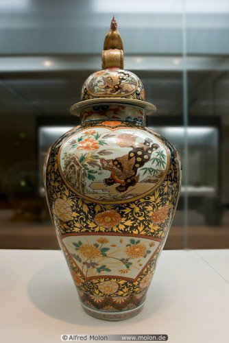 12 Covered jar Edo period (1).jpg