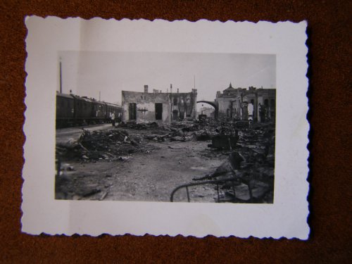 II wojna światowa ruiny pociąg dworzec kolej awers.jpg