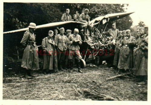 polnisches Flugzeug bei Chróścina, Polen 1939.jpg