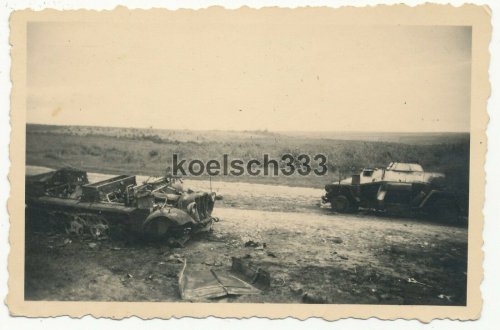 Panzer Halbkette und 4 Rad Panzerspähwagen Wrack der Wehrmacht in Polen.jpg