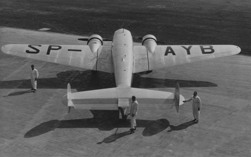 Lockheed L-10A  Electra — kopia.png