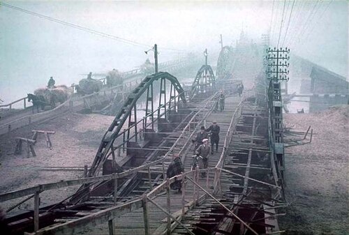 Ostrołęka-zniszczony most na Narwi [1].jpg
