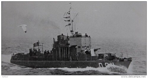 Chasseur de sous-marins N°11 'Boulogne' avec son numéro FNFL Q 011 en 1941 -1942.jpg