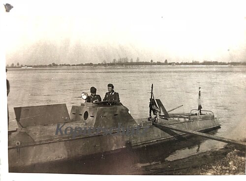 Foto, Polen, Kriegsmarine, Weichsel, Patrouille, Flugzeug, Flak, aus Fotoalbum - 01.jpg