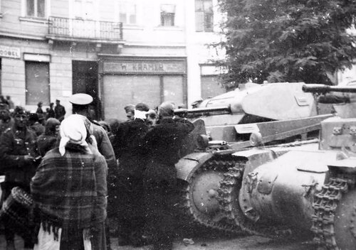 Panzer_II_Poland_1939_photo.jpg