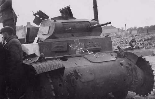 Panzer_II_destroyed_in_Poland_1939.jpg