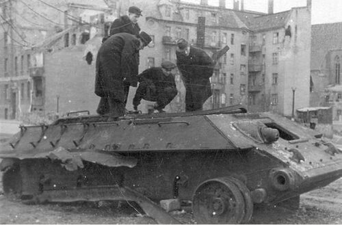OT-34, 516-й отдельный огнеметно-танковый полк, Poznań, ul.Królowej Jadwigi.jpg
