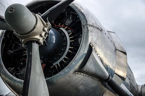 engine-aircraft-dc-3-airplane-aviation-propeller.jpg