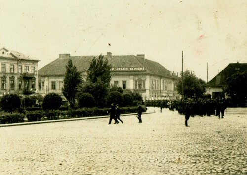 Plac-marszalka-J.-Pilsudskiego-podczas-defilady-37-p.p-11listopada-1936.jpg
