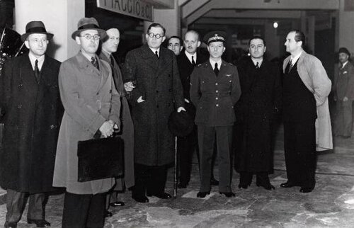 Fiera di Milano - Salone internazionale aeronautico 1937 - Visita di una missione polacca..jpg