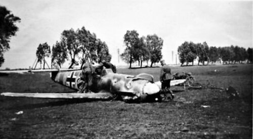 Bf 109 F_JG 51 Chevron o+_Bruchl_2-1L.jpg