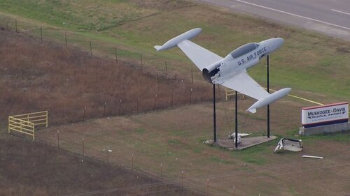 muskogee---plane-hits-plane-statue.1732735699717.jpeg